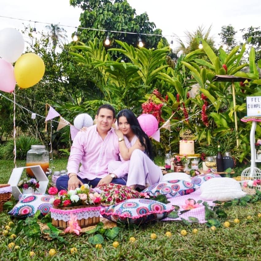 Diputado Oscar Urueña y su prometida Diana Monje.